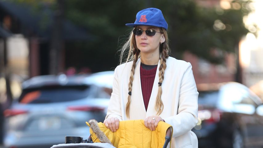 Coole Mama! Jennifer Lawrence ist mit ihrem Baby unterwegs