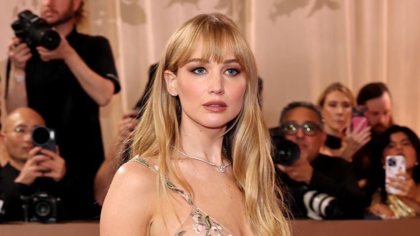 Jennifer Lawrence trotzt dem Schnee bei Spaziergang mit Sohn