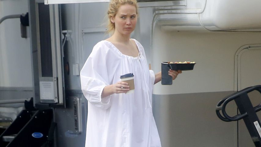 Fashion-Fehltritt? Jennifer Lawrence trägt Nachthemd-Look