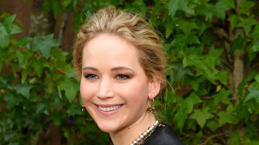 In Latzhose: Erste Fotos von Jennifer Lawrence mit Babybauch