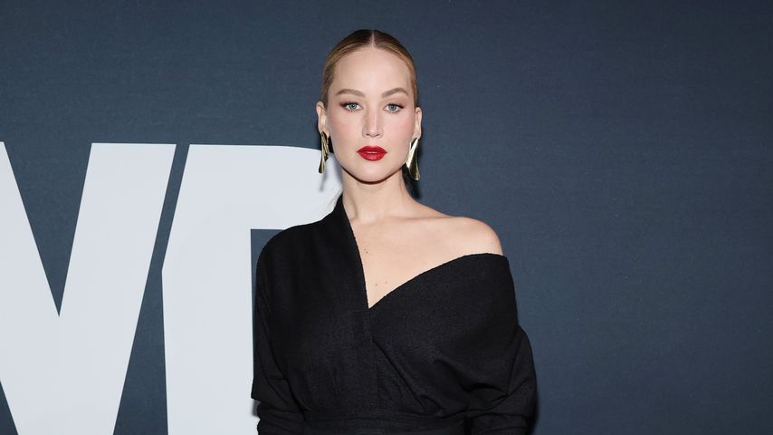 Elegant: Jennifer Lawrence flasht mit asymmetrischem Kleid