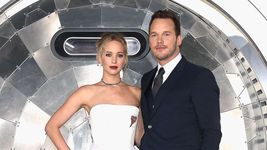 Jennifer Lawrence und Chris Pratt auf der Premiere von "Passengers" in Westwood, 2016