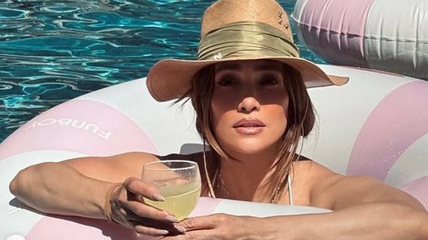 Jennifer Lopez in ihrem neuen Pool