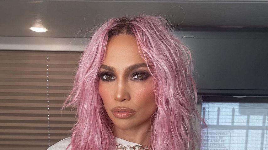 Perücke oder gefärbt? Jennifer Lopez trägt Haare jetzt pink