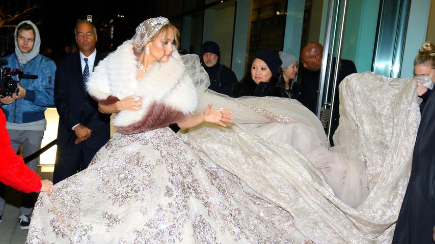Heiraten steht ihr gut! Jennifer Lopez in Traum-Brautkleid