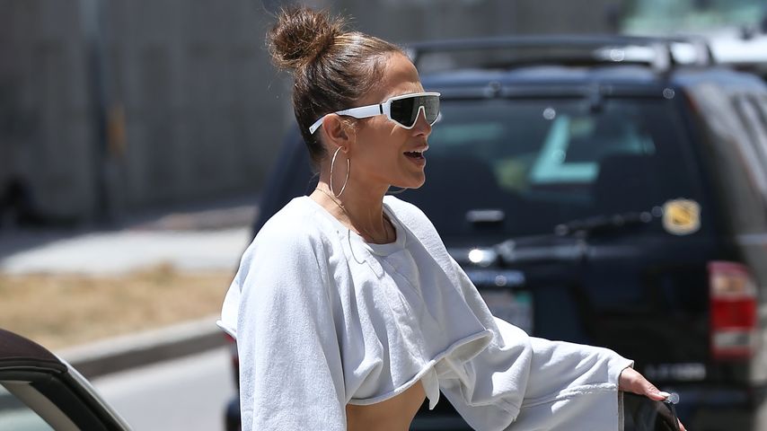 Im Jogger-Look: Jennifer Lopez zeigt ihren Hammer-Bauch