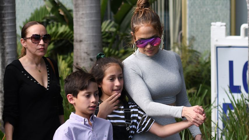 Jennifer Lopez mit ihren Zwillingen Max und Emme, 2019
