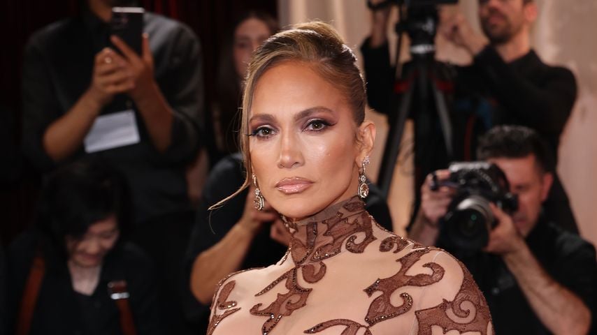 Jennifer Lopez' Meerjungfrauen-Look zieht Blicke auf sich