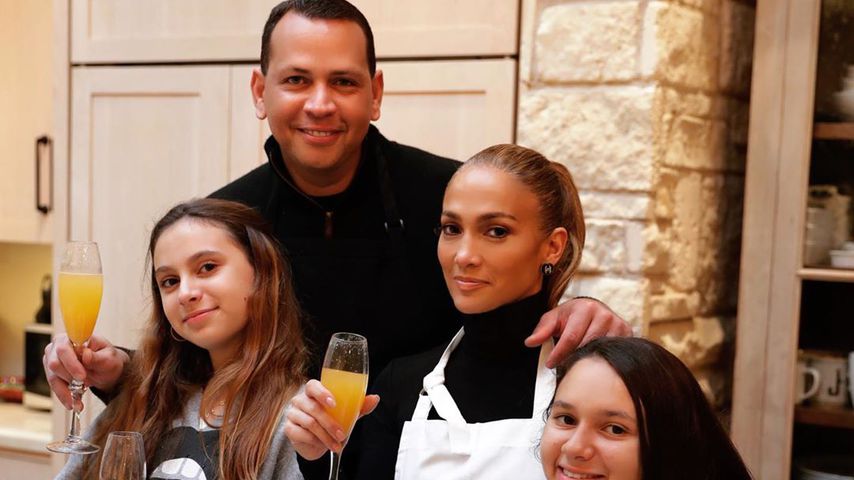 Jennifer Lopez mit Alex Rodriguez und seinen Töchtern Ella und Natasha an Thanksgiving 2019