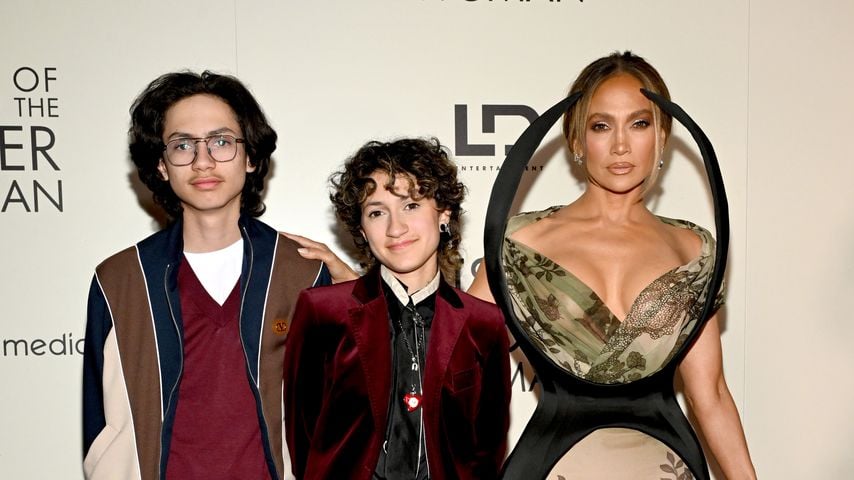 Max und Emme Muniz mit ihrer Mutter Jennifer Lopez, Oktober 2025