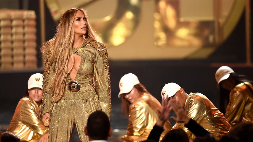 Autsch! JLo fliegt bei Vegas-Auftritt auf Allerwertesten!