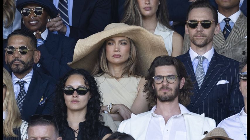 Jennifer Lopez verfolgt mit Tom Hiddleston das Herrenfinale in Wimbledon in London