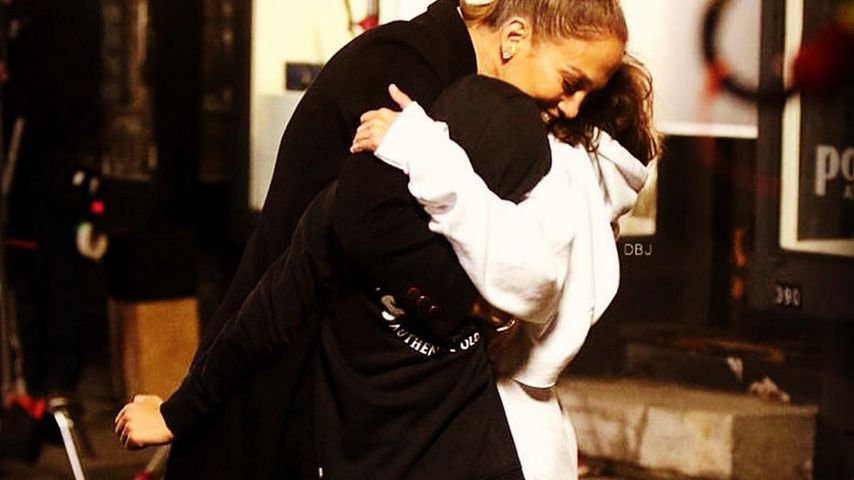 Rührendes Glücks-Pic: Hier umarmt Jennifer Lopez ihre Kinder