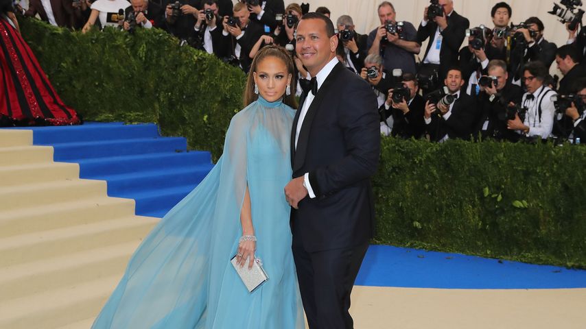 Jennifer Lopez und Alex Rodriguez auf dem roten Teppich der Met Gala 2017