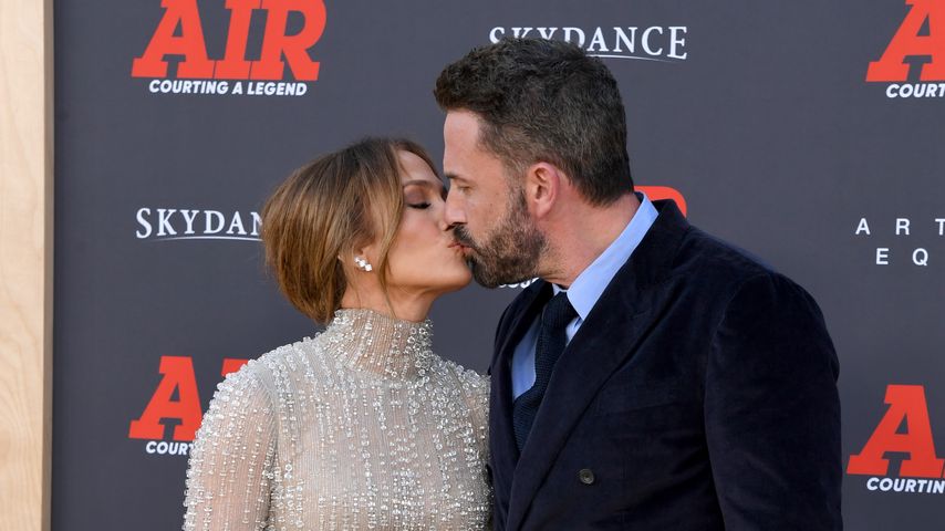 Süß: Jennifer Lopez und Ben Affleck knutschen auf Red Carpet