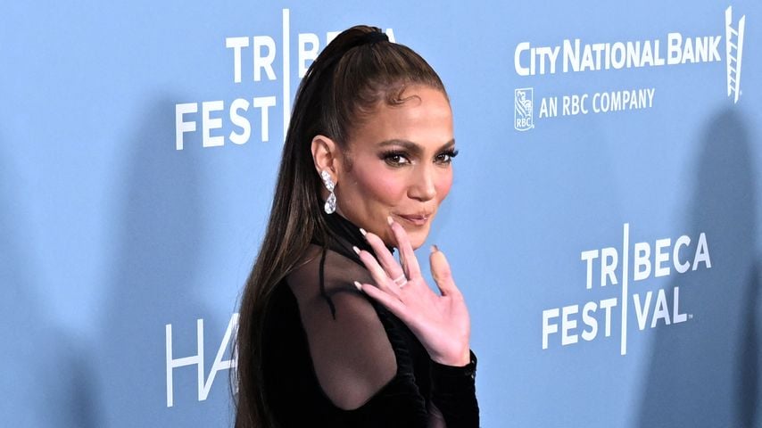 Am 53. Geburtstag: Jennifer Lopez posiert vollkommen nackt