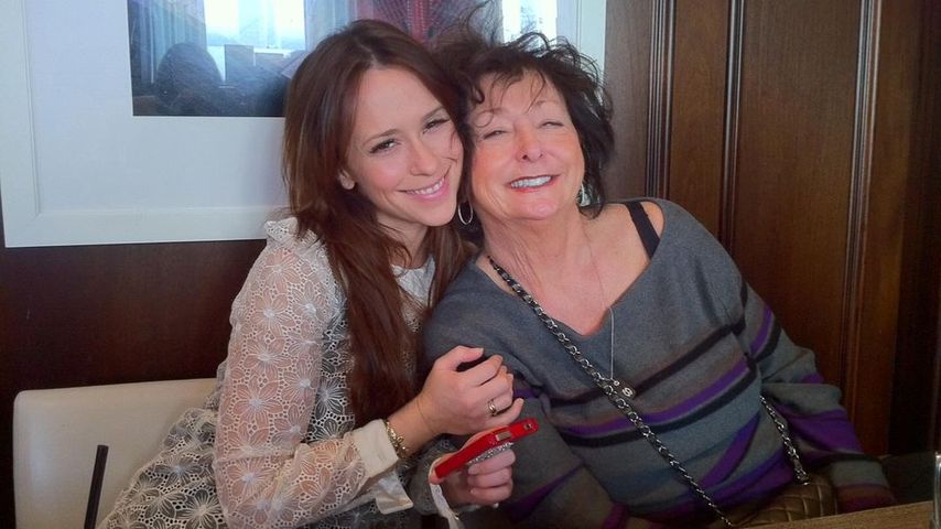 Jennifer Love Hewitt erinnert an ihre verstorbene Mutter Patrice