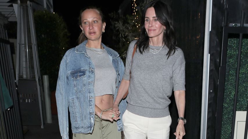 Süße BFFs: Jennifer Meyer und Courteney Cox halten Händchen