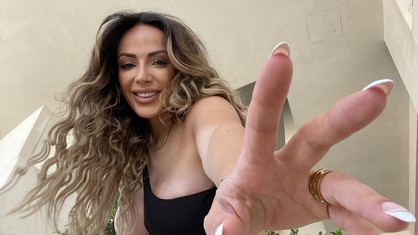 Halbnackt: So rund ist Jennifer Saros Babybauch inzwischen