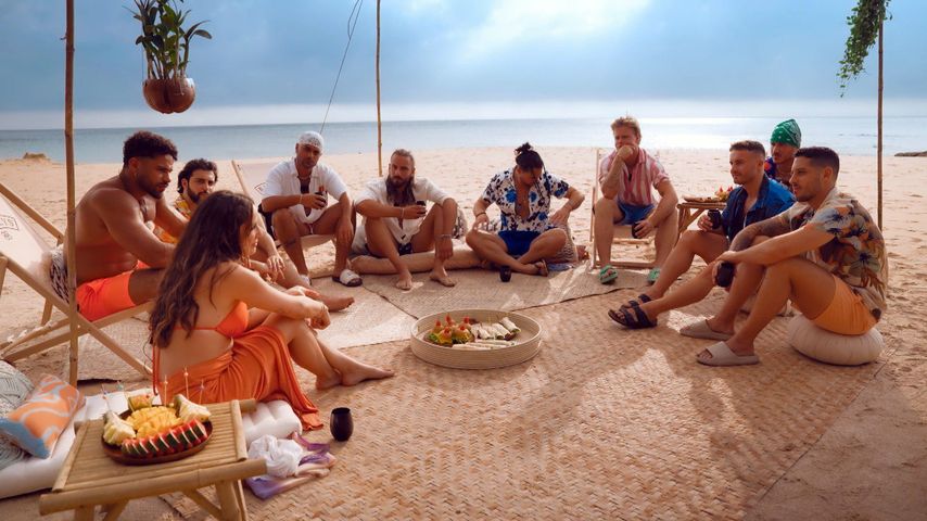 Jennifer Saro mit den Bachelorette-Kandidaten