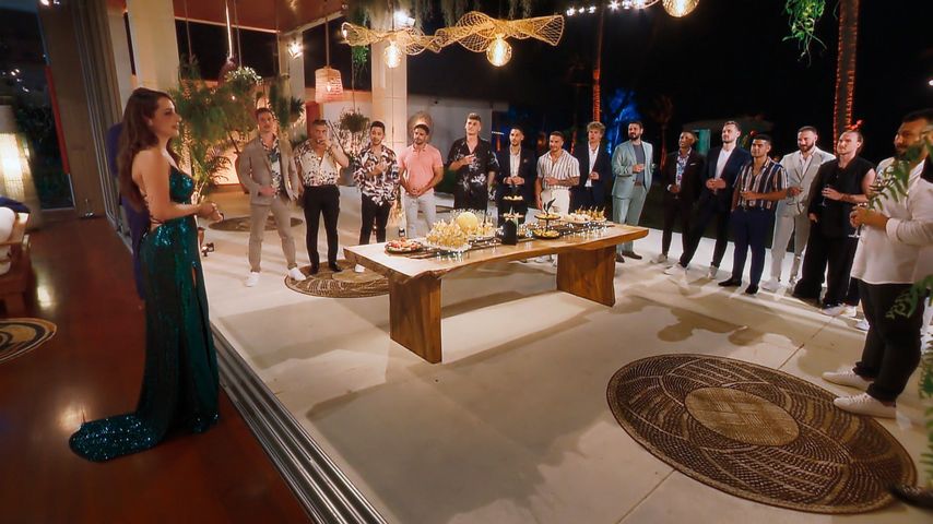 Jennifer Saro und die Bachelorette-Kandidaten
