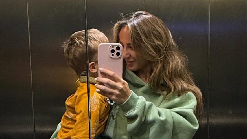 Jennifer Saro und ihr Sohn im Oktober 2024