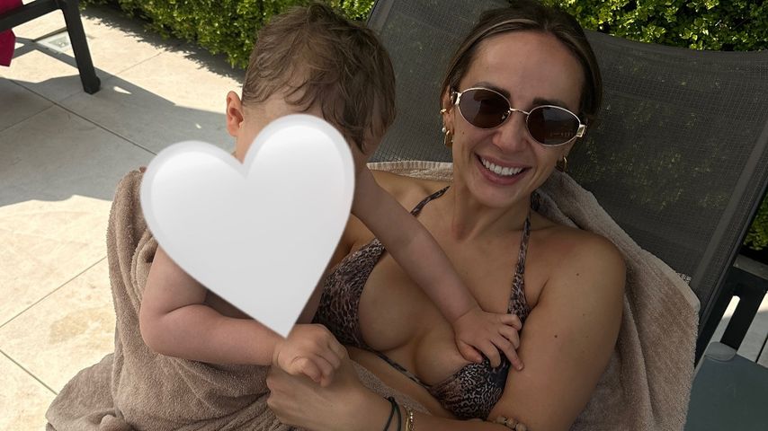Jennifer Saro mit ihrem Sohn, Juli 2024