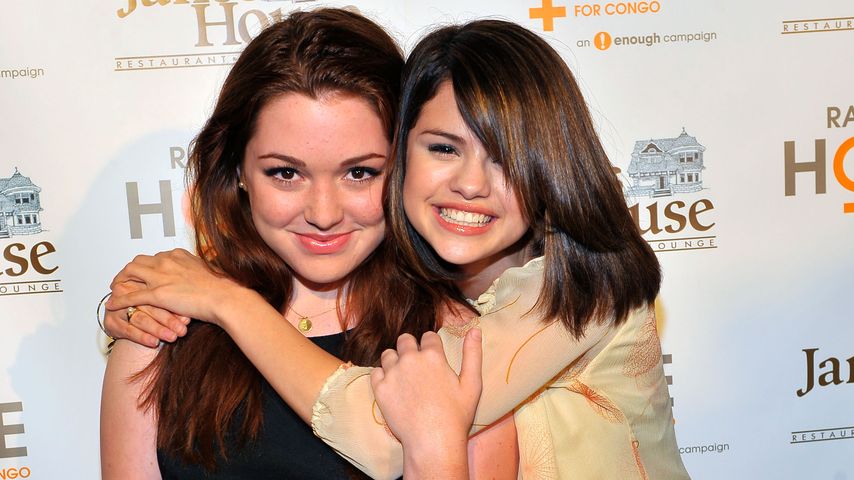 Jennifer Stone und Selena Gomez bei einem Event in LA 2009