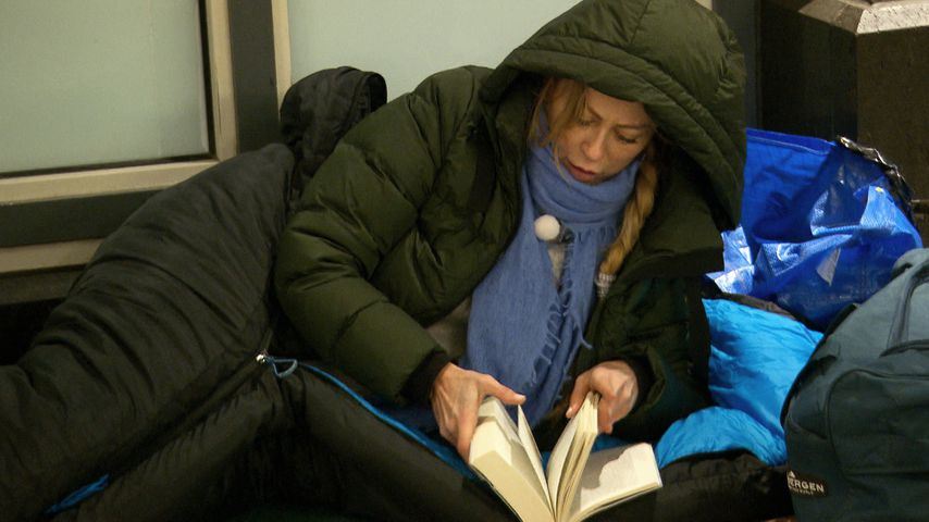 Jenny Elvers bei "Prominent und obdachlos"