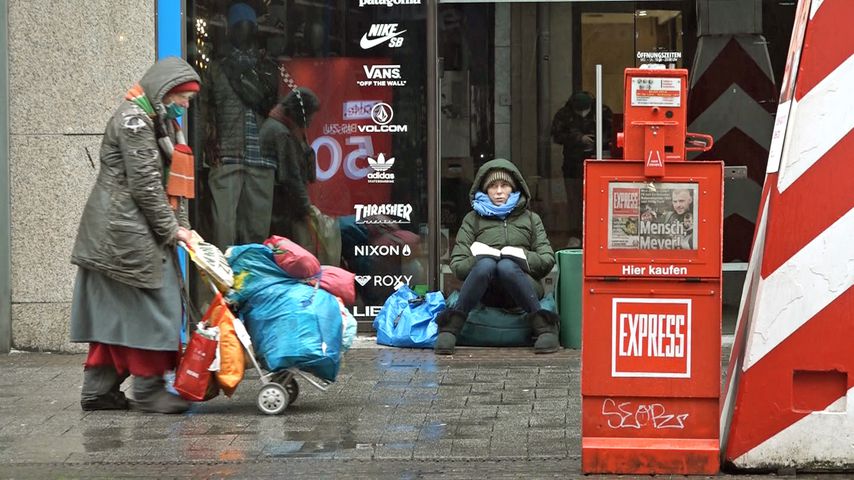 Jenny Elvers bei "Prominent und obdachlos"