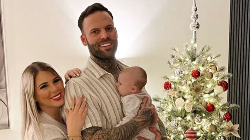 Jenny Frankhauser mit ihrem Partner Steffen und Baby Damian im Dezember 2022