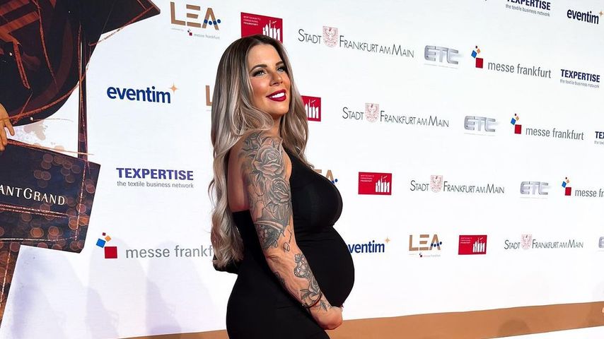 Auf Event: Jenny Frankhauser präsentiert ihren XXL-Babybauch