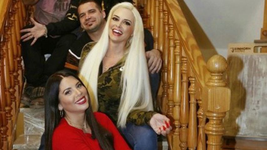 Jenny Frankhauser und Daniela Katzenberger mit ihrer Familie