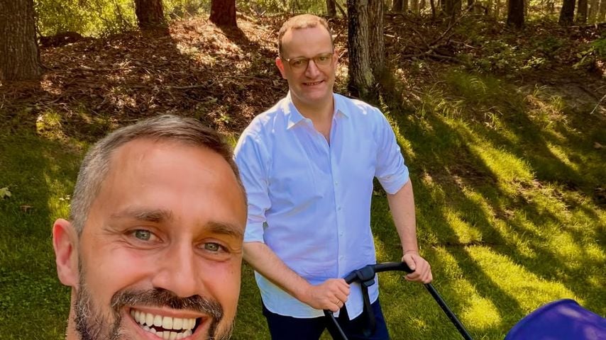 Ein Junge: Jens Spahn und Mann Daniel sind Eltern geworden