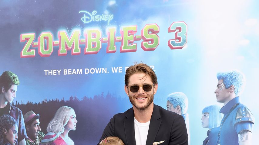 Süße Begleitung: Jensen Ackles mit Töchterchen auf Premiere