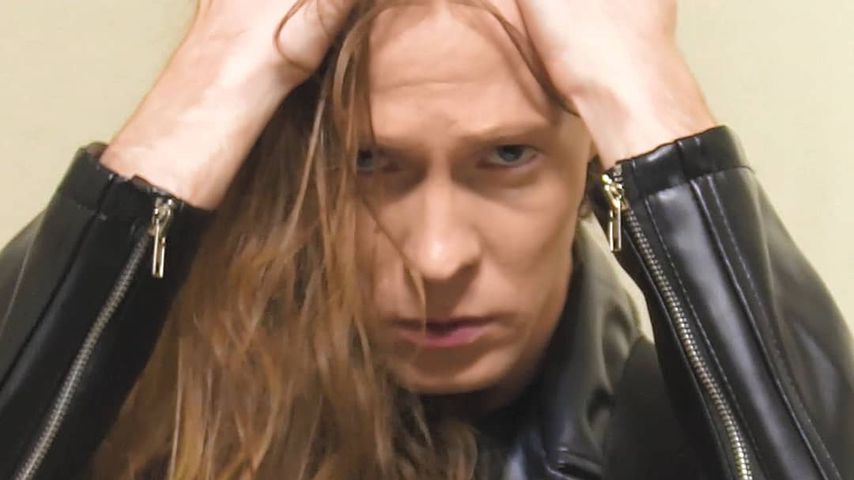 Sänger kriegt dank Fake-Fans Gigs und spielt vor leerem Saal