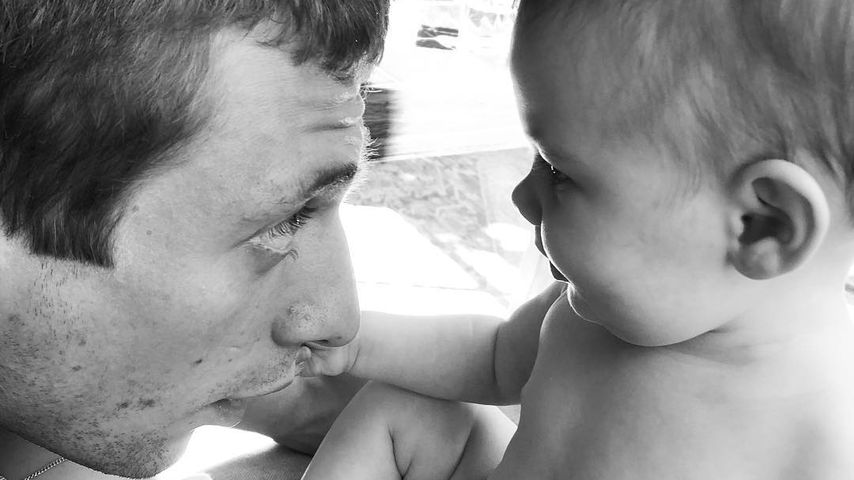 Jeremy Allen White mit seinem Baby