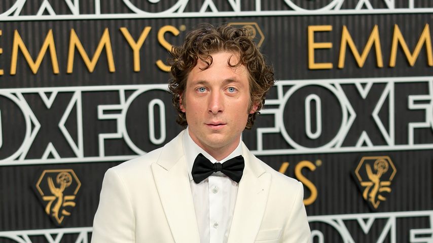 Jeremy Allen White bei der 75. Verleihung der Emmy Awards
