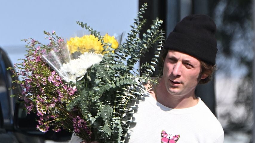 Jeremy Allen White genießt blumigen Ausflug mit seinen Kids