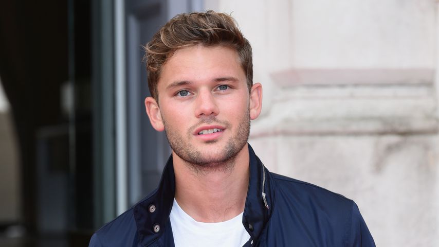 Jeremy Irvine auf einer Premiere in London