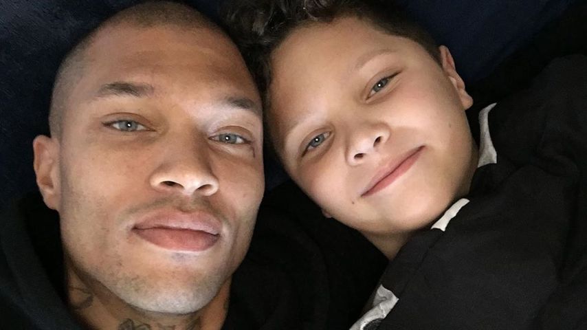 Jeremy Meeks ist mit Sohn auf einer Demonstration unterwegs