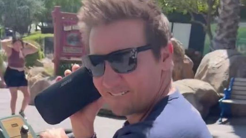 Drei Monate nach Unfall: Jeremy Renner flitzt auf Scooter