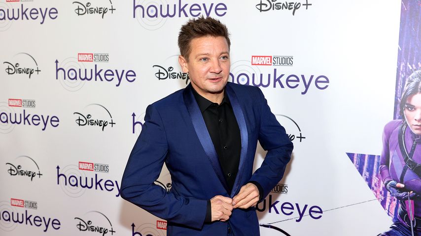 Nach Unfall: Jeremy Renner macht Elektrostimulations-Workout