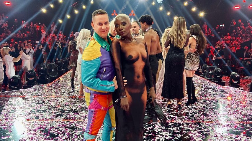Jeremy Scott und Nikeata Thompson beim GNTM-Finale 2022