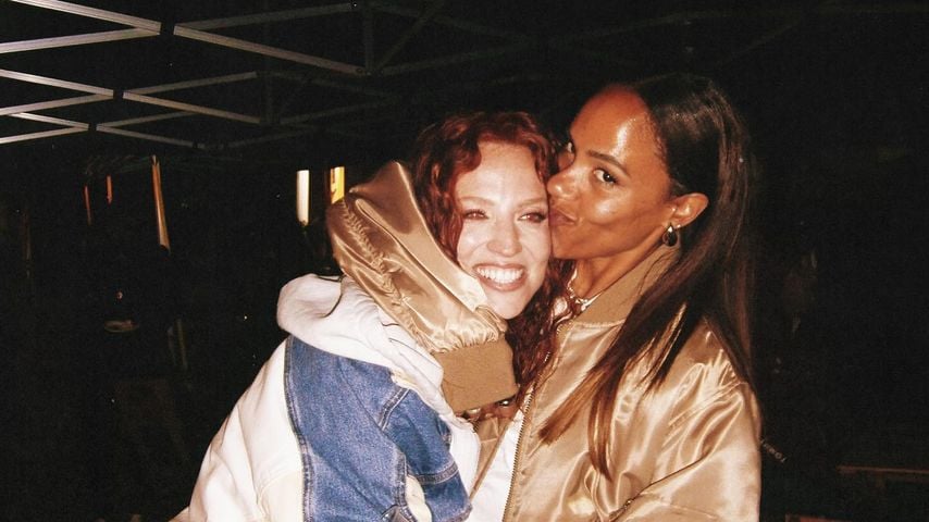 Jess Glynne gibt Hinweis: Macht sie Alex bald einen Antrag?