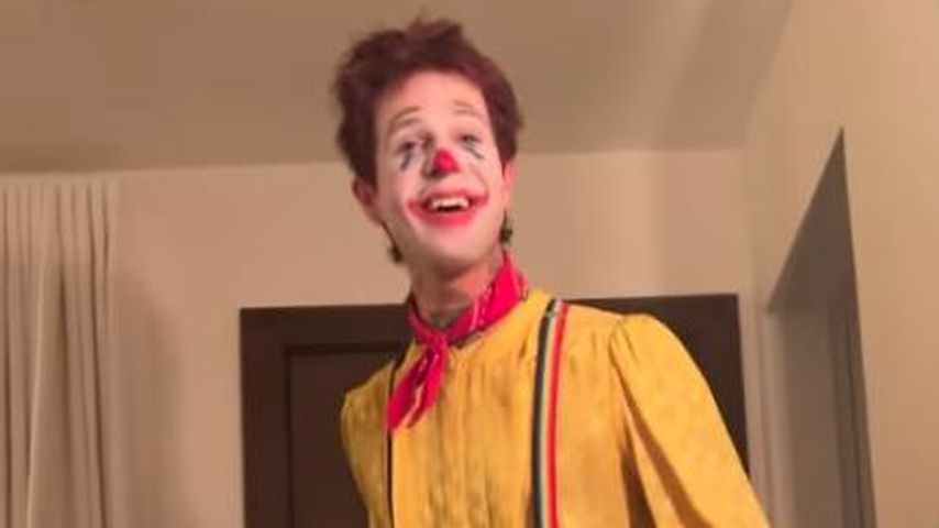 Jesse Rutherford im Clown-Kostüm