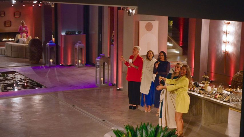 Jessi, Laura, Brenda, Kim und Katja bei den Bachelors