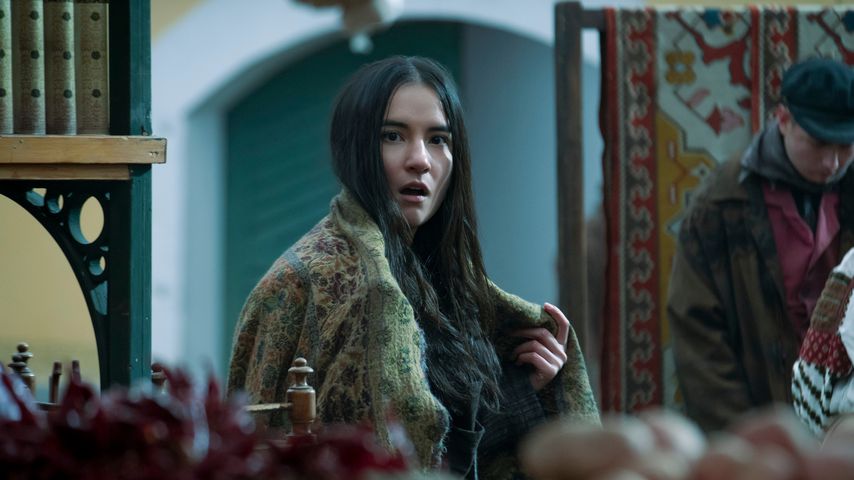 Jessie Mei Li in "Shadow And Bone"