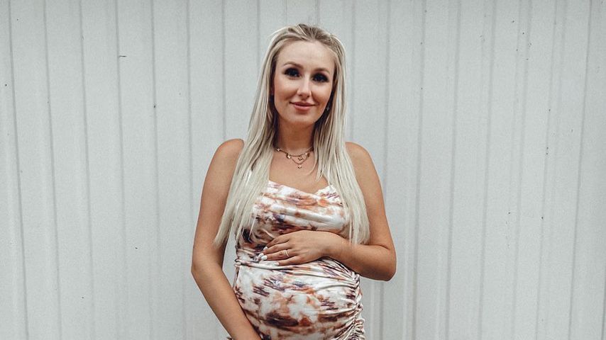 "Fußball verschluckt": Jessi Schröder präsentiert Babybauch