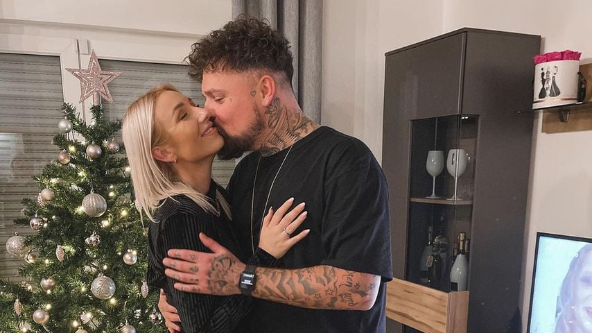 Jessi und Nik Schröder erfuhren an Weihnachten von Babyglück